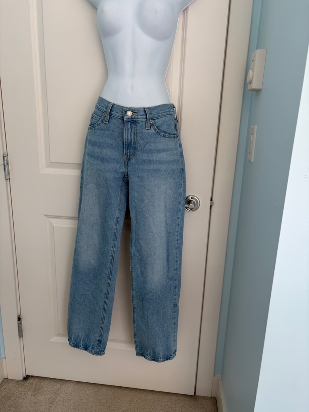Levi's Women's Straight Leg Jeans - Light Blue Denim